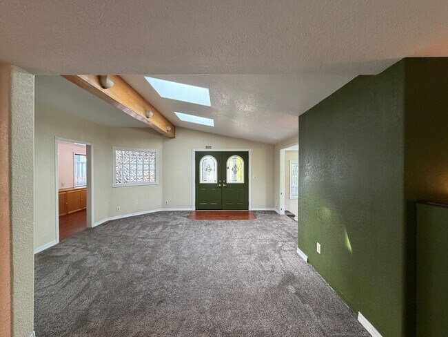 Building Photo - Rare 3-Acre 3BR Home in South Salem – Shops, Workspace & Greenhouses