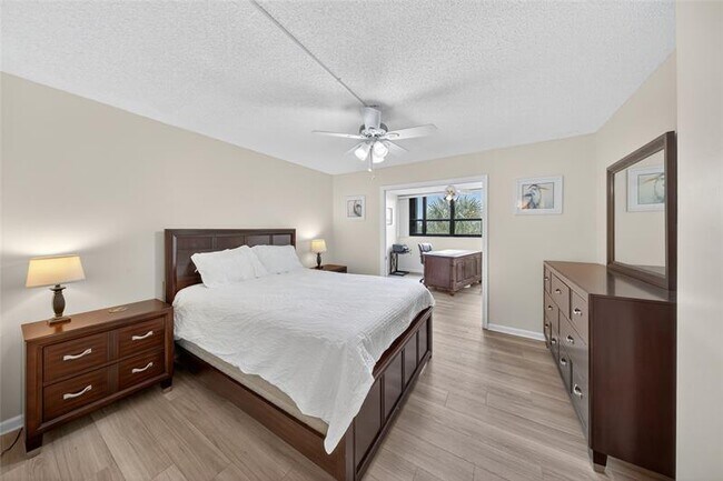 Building Photo - 800 Jeffery St