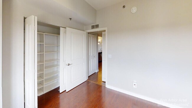 Building Photo - 111 N Ashley St