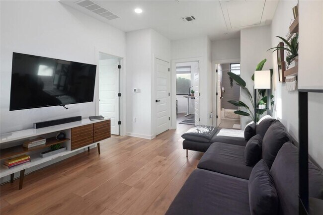 Building Photo - 6409 Berkman Dr
