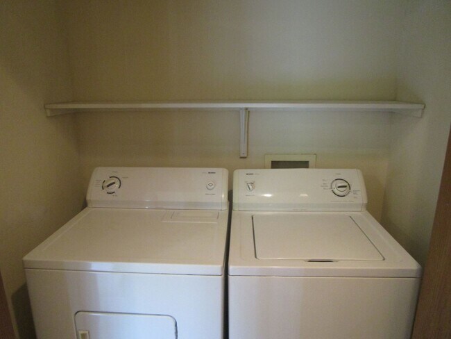 Building Photo - 605-607-607 Glenstone Dr