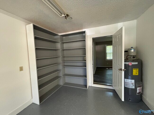 Building Photo - 2705 Willena Dr SE