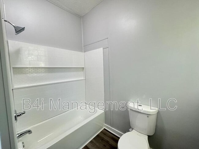 Building Photo - 407 Circus St