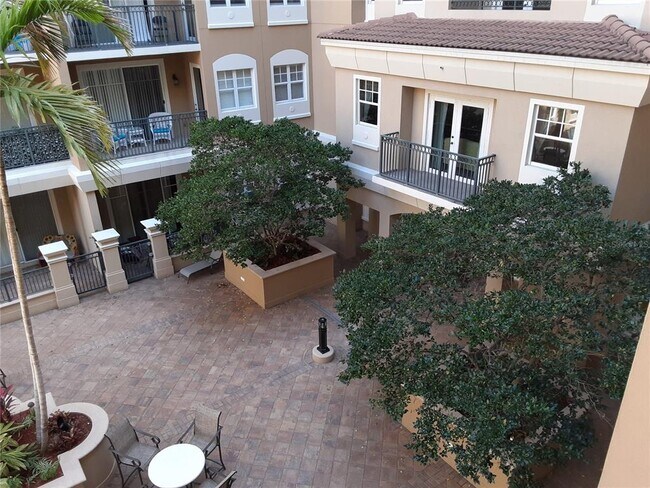 Building Photo - 1064 N Tamiami Trl
