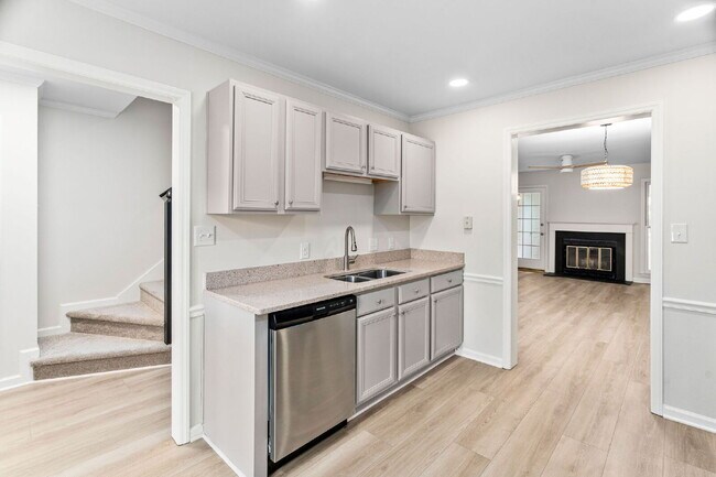 Building Photo - Stylish & Fully Updated 2-Bedroom Townhous...
