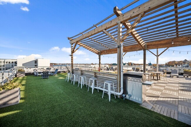 Building Photo - 19 Day St