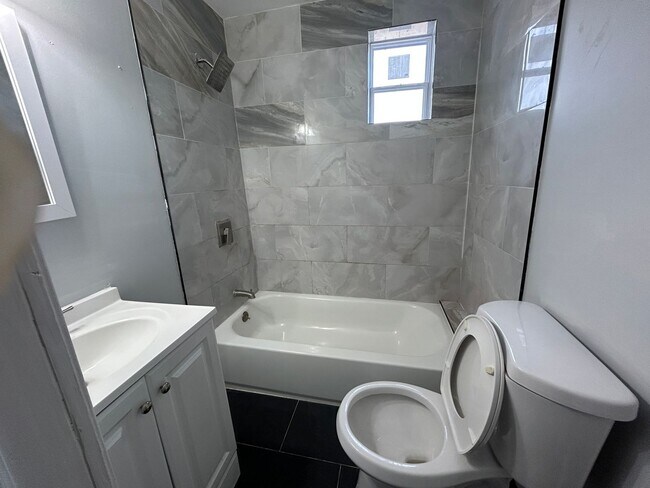 Building Photo - 1325 S 21st St