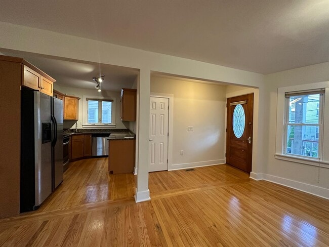 Building Photo - 8 Silvey Pl