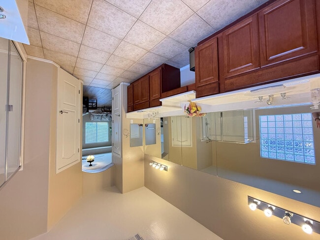 Building Photo - 1928 W Spur Dr