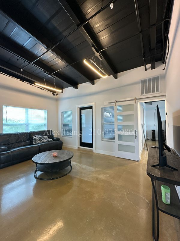 Building Photo - 811 Montana St