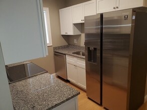 Building Photo - 110 Lucerne St