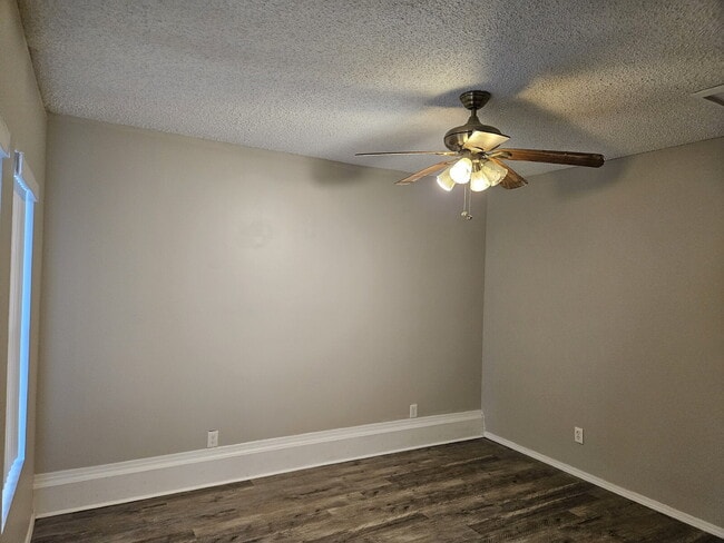 Building Photo - 2958 Sky Crest Dr