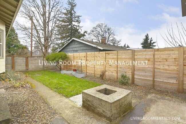 Building Photo - 8606 N Gloucester Ave