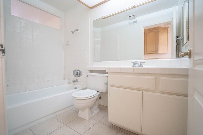 Building Photo - Charming 3-Bedroom Townhome with Dual Fireplaces and Pool Access in Stevenson Ranch!