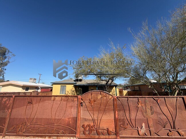 Building Photo - Welcome to this charming 2-bedroom, 1-bathroom + Den!