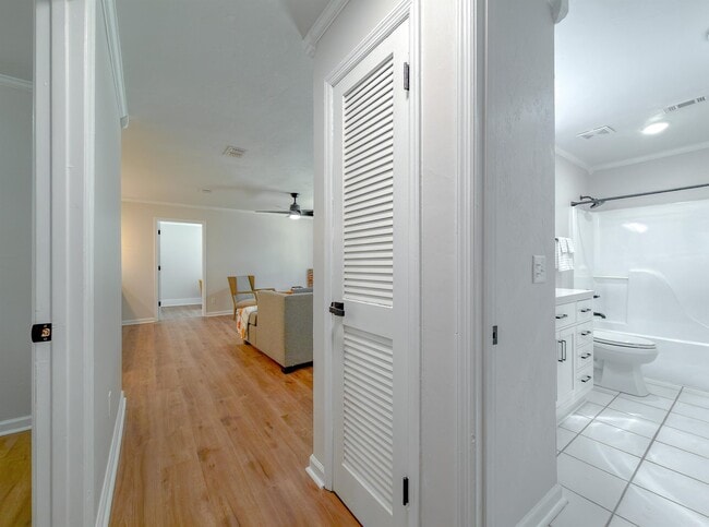 Building Photo - 703 3rd St NE