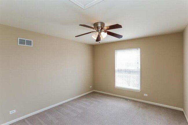 Building Photo - 530 Saratoga Circle