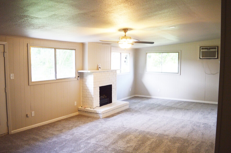 Family Room - 544 Willowood Ln