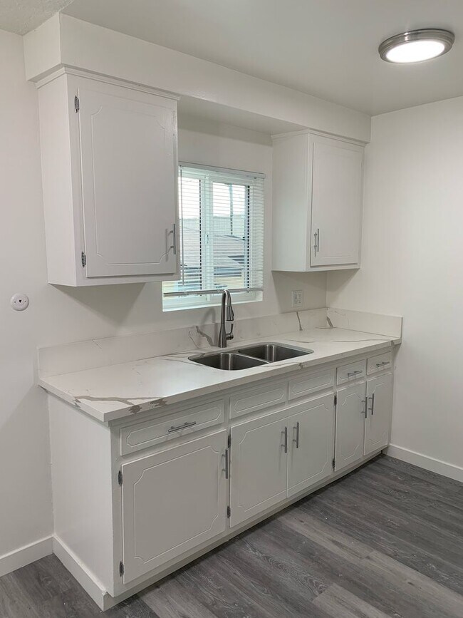 Interior Photo - 4011 W. 129th Street