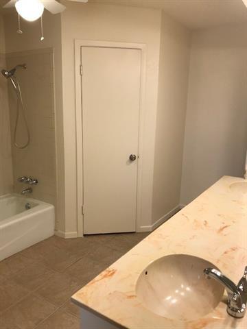 Building Photo - 5249 Meadowick Ln