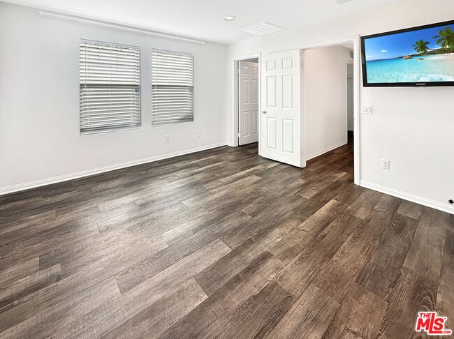 Building Photo - 27607 Sawtooth Ln