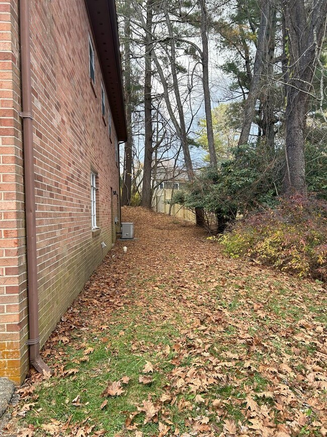 Building Photo - Charming In-Town Brick Ranch with Ample St...