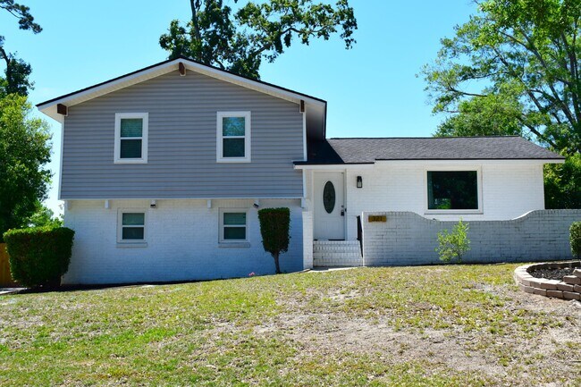 Primary Photo - 321 Oak Lake Dr