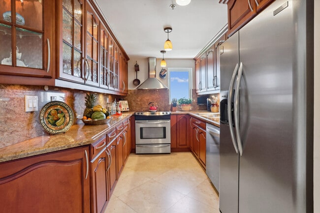 Building Photo - 3301 S Ocean Blvd