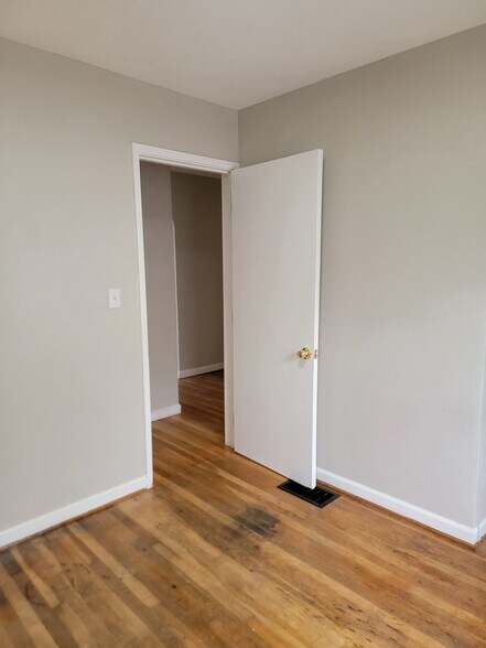 Building Photo - 854 Santa Cruz Ave