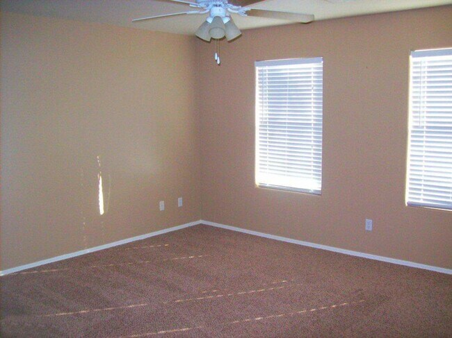Building Photo - 2333 E Meadow Lark Way