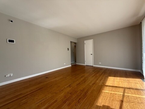 Building Photo - 5849 S Francisco Ave