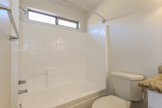 Building Photo - 13926 N 150th Ln