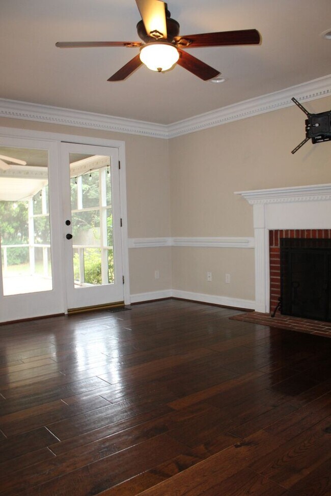 Building Photo - 149 S Marion Dr