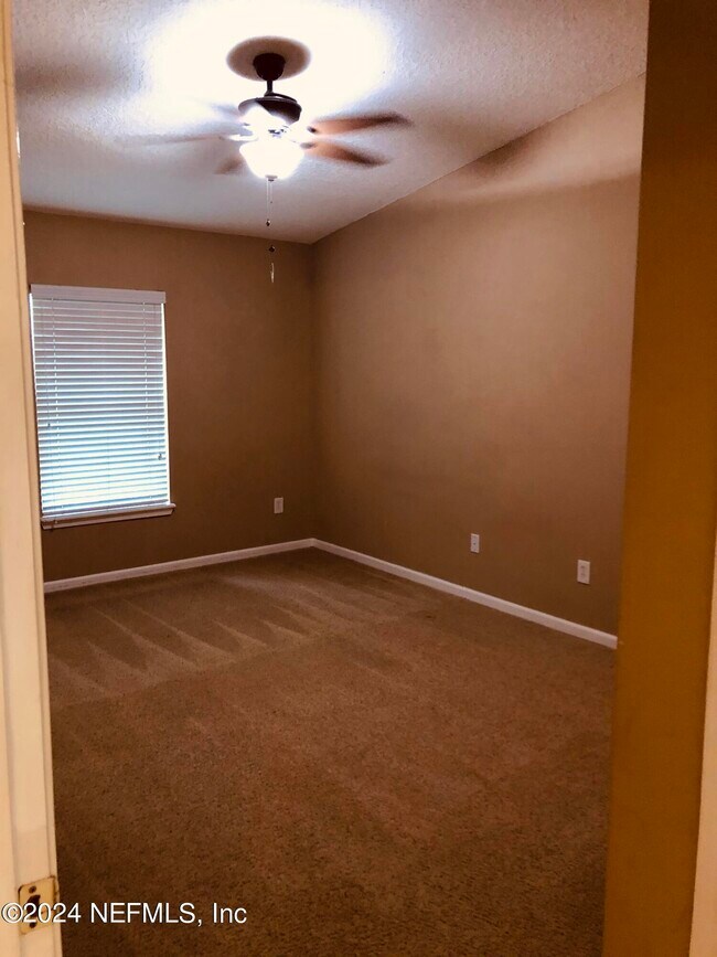 Building Photo - 7053 Snowy Canyon Dr