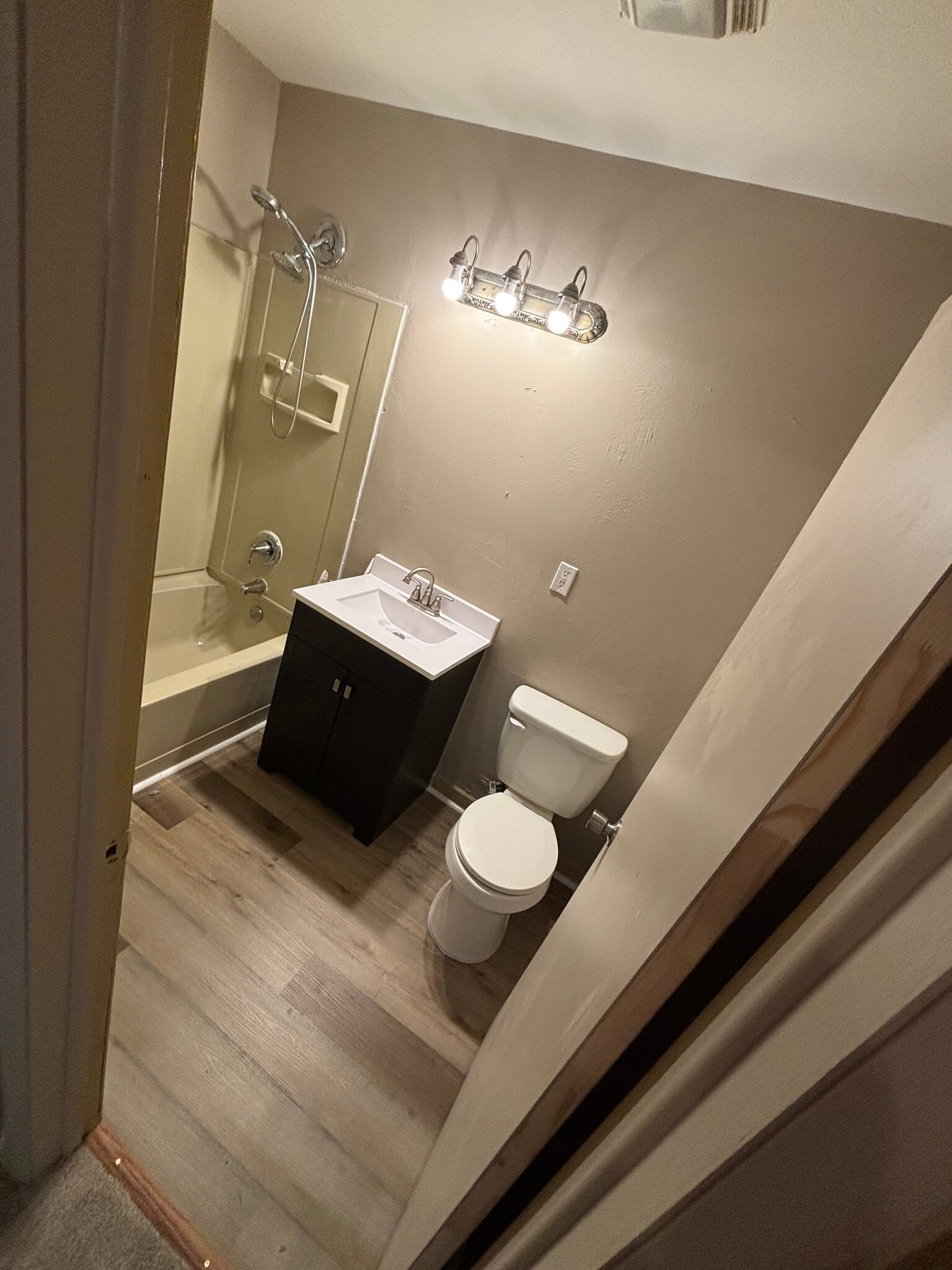 Building Photo - 224 Montana Ave