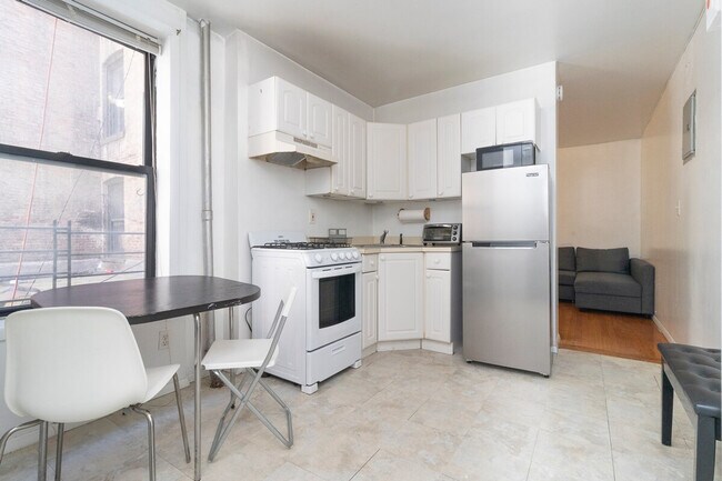 Building Photo - 316 E 96th St