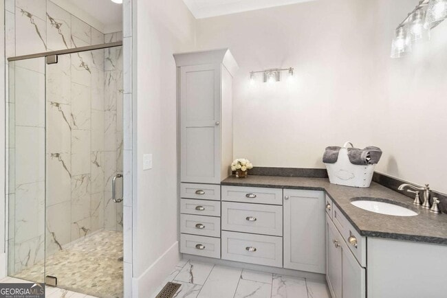 Building Photo - 6 Whisper Pl