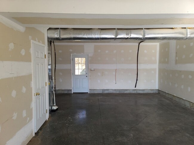 Building Photo - 3 Bedroom 2 1/2 bath Townhome for Rent in ...