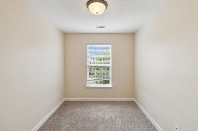 Building Photo - AVAILABLE JUNE [PETS PERMITTED]