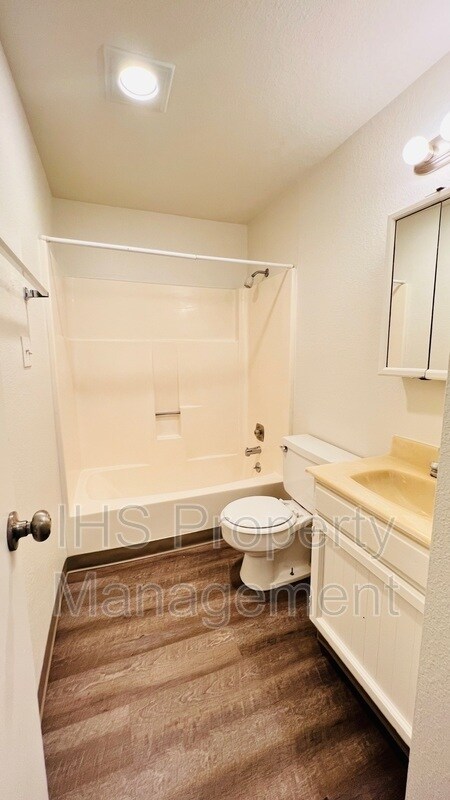 Building Photo - 409 Benham St