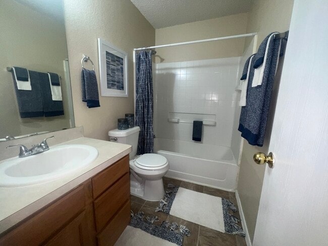 Building Photo - BURLESON 3/2/1 HOME