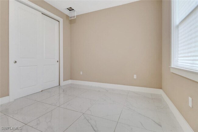 Building Photo - 2793 72nd Ave NE