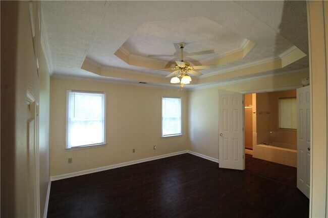 Building Photo - 2320 Ridgedale Dr SW