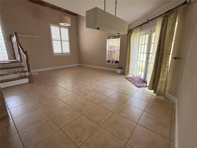 Building Photo - 10161 SW 117th Ct