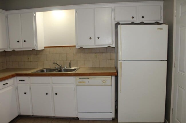 Building Photo - 4026 Parkwoods Ln