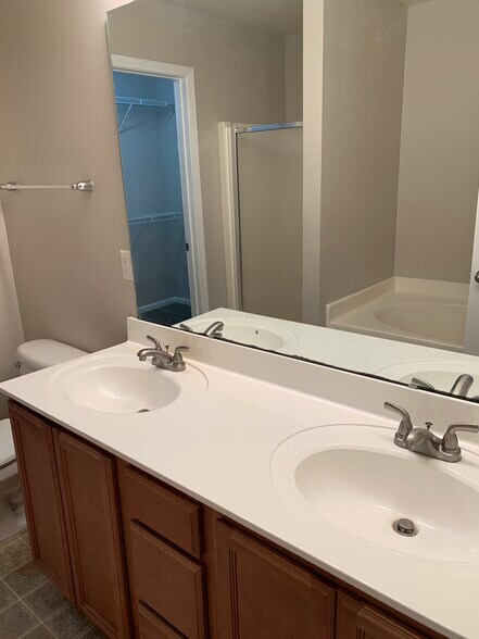 Master Bathroom - 307 Caldwell Loop