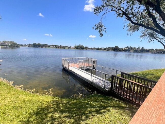 Building Photo - 1728 Shoreside Cir