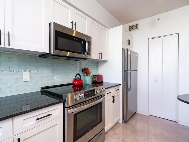 Building Photo - 1330 West Ave