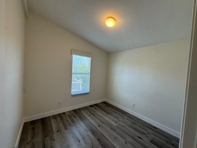 Building Photo - 3 bedroom 2 Full Bath Mobile Home Close to...