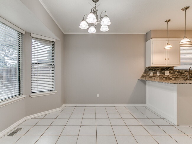 Building Photo - 205 N Rockypoint Dr